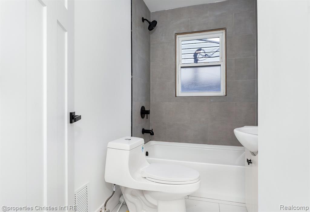 3802 Durham Road Royal Oak, MI 48073 - Photo 16 of 30
