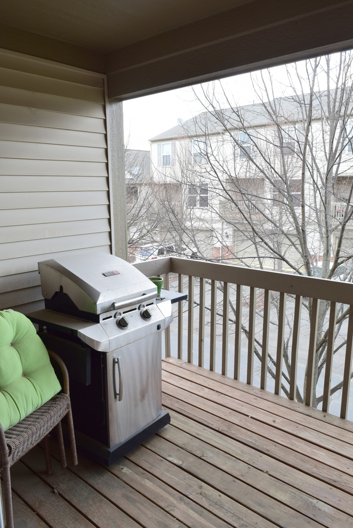 420 Valentine Way Oswego, IL 60543 - Photo 9 of 20 a view of a balcony with furniture