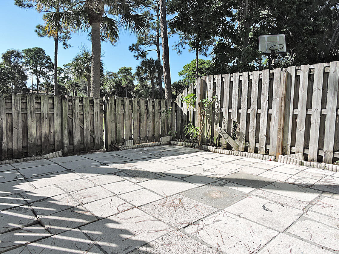 5040 Society Place East, Unit E West Palm Beach, FL 33415 - Photo 12 of 26 a view of a backyard of the house