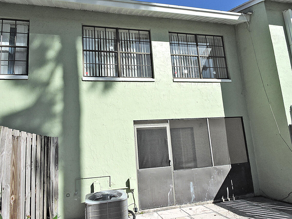 5040 Society Place East, Unit E West Palm Beach, FL 33415 - Photo 14 of 26 a outdoor space with sliding door