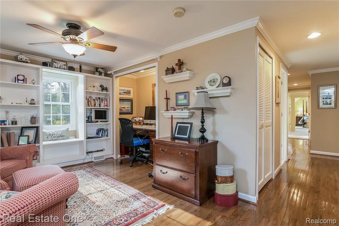 764 Leinster Road Rochester, MI 48309 - Photo 22 of 46 022-Loft-5672484-medium.jpg