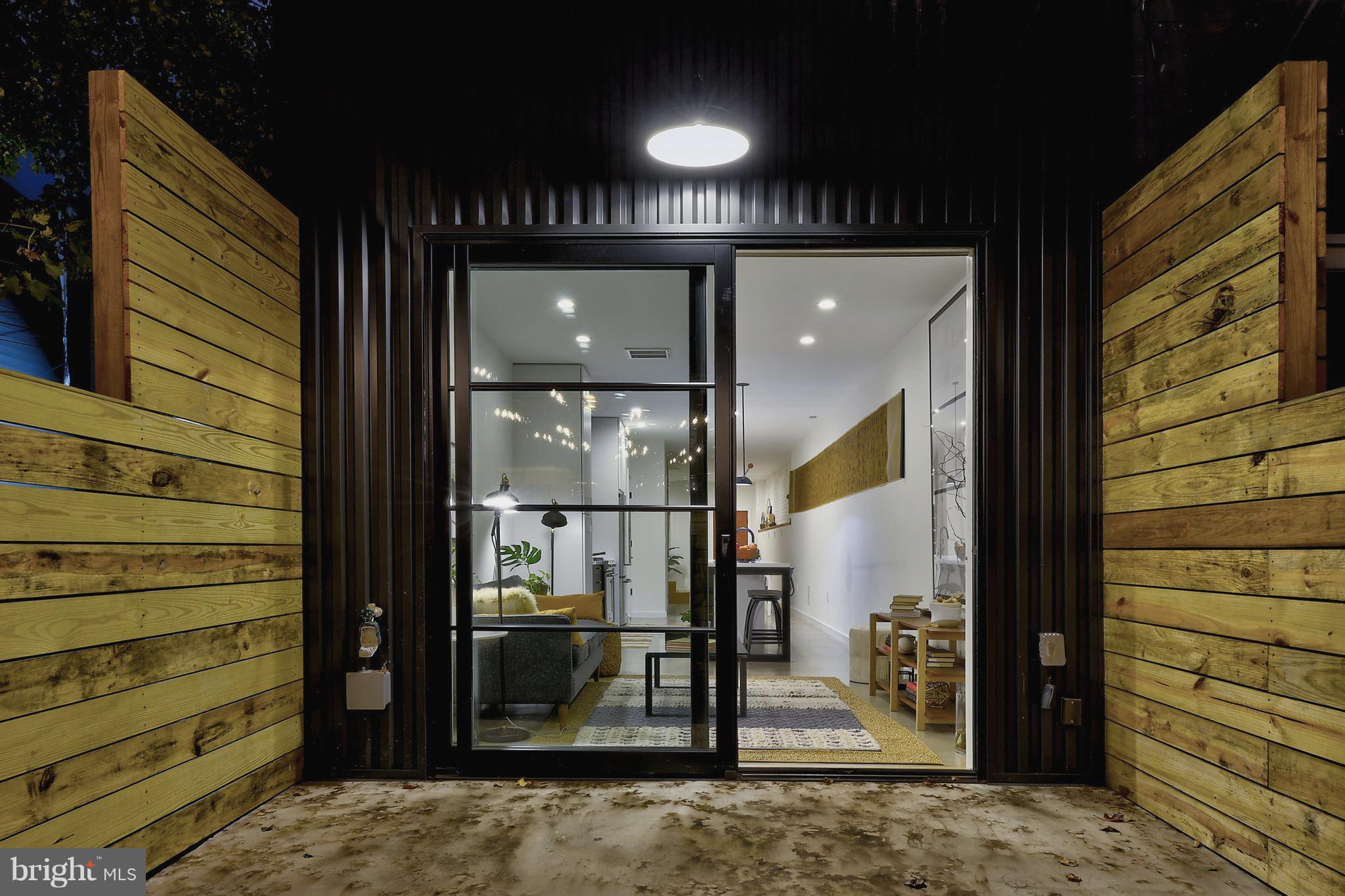 443 Ridge Street Northwest Washington, DC 20001 - Photo 19 of 47 a view of gallery with door