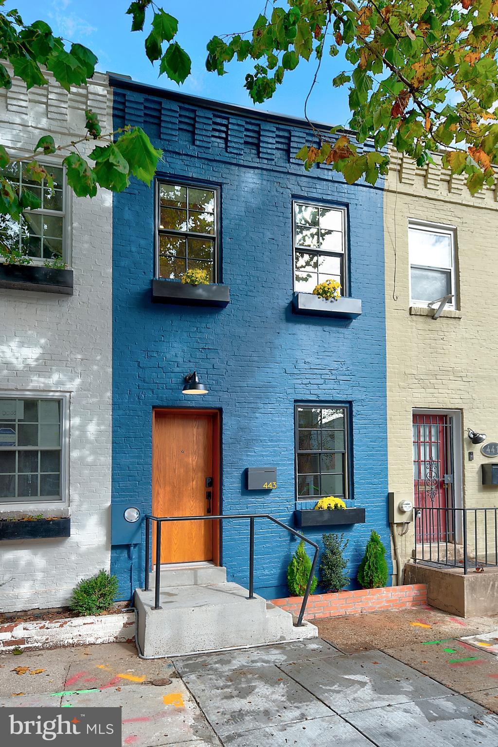 443 Ridge Street Northwest Washington, DC 20001 - Photo 8 of 47 a front view of a house with garden