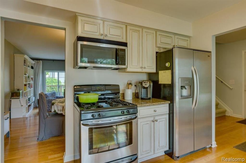 1402 Crescent Lane, Unit 330 Rochester Hills, MI 48306 - Photo 12 of 32