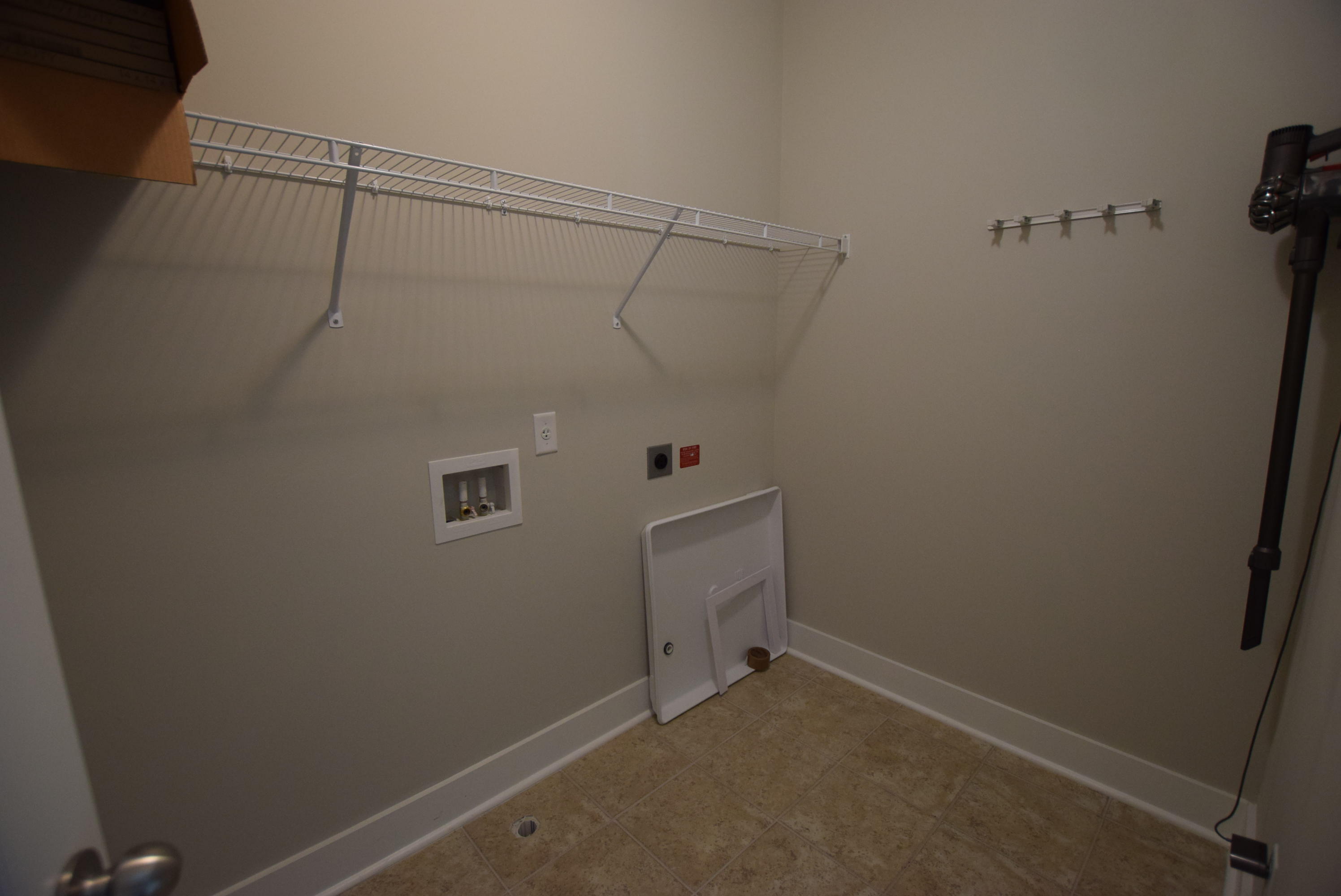 514 Cross Park Lane Summerville, SC 29486 - Photo 28 of 41 Laundry Room with ceramic tile