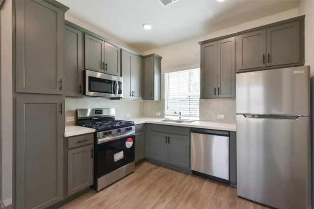 $1,100 | 6835 New York Street, Houston, TX 77021