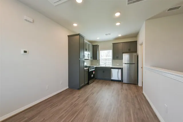 $1,100 | 6835 New York Street, Houston, TX 77021