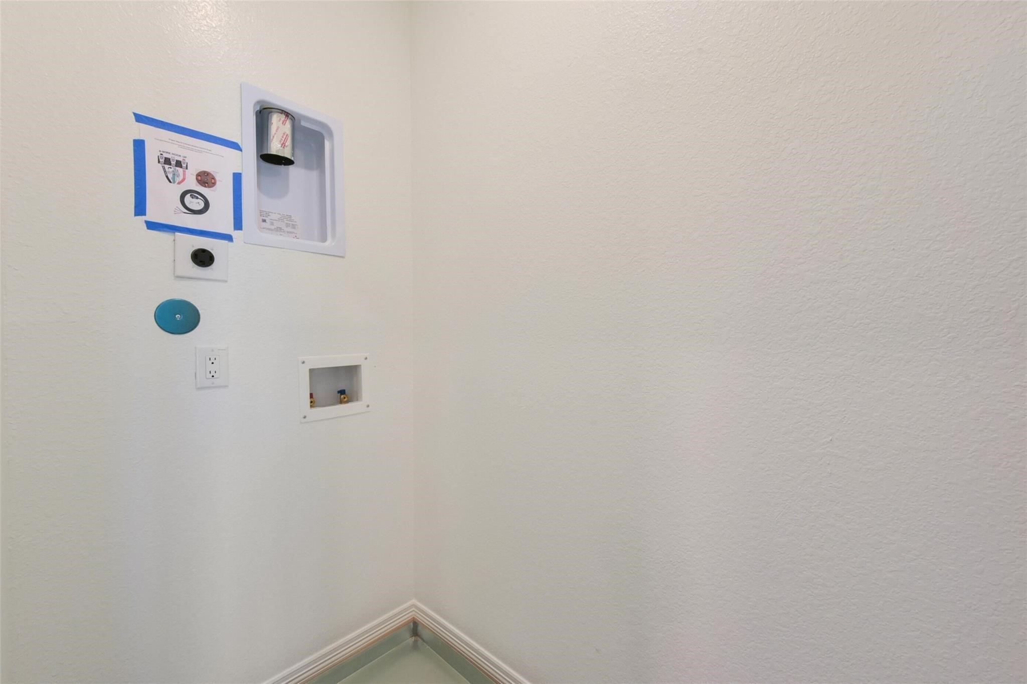 6835 New York Street Houston, TX 77021 - Photo 6 of 12 a view of a hallway