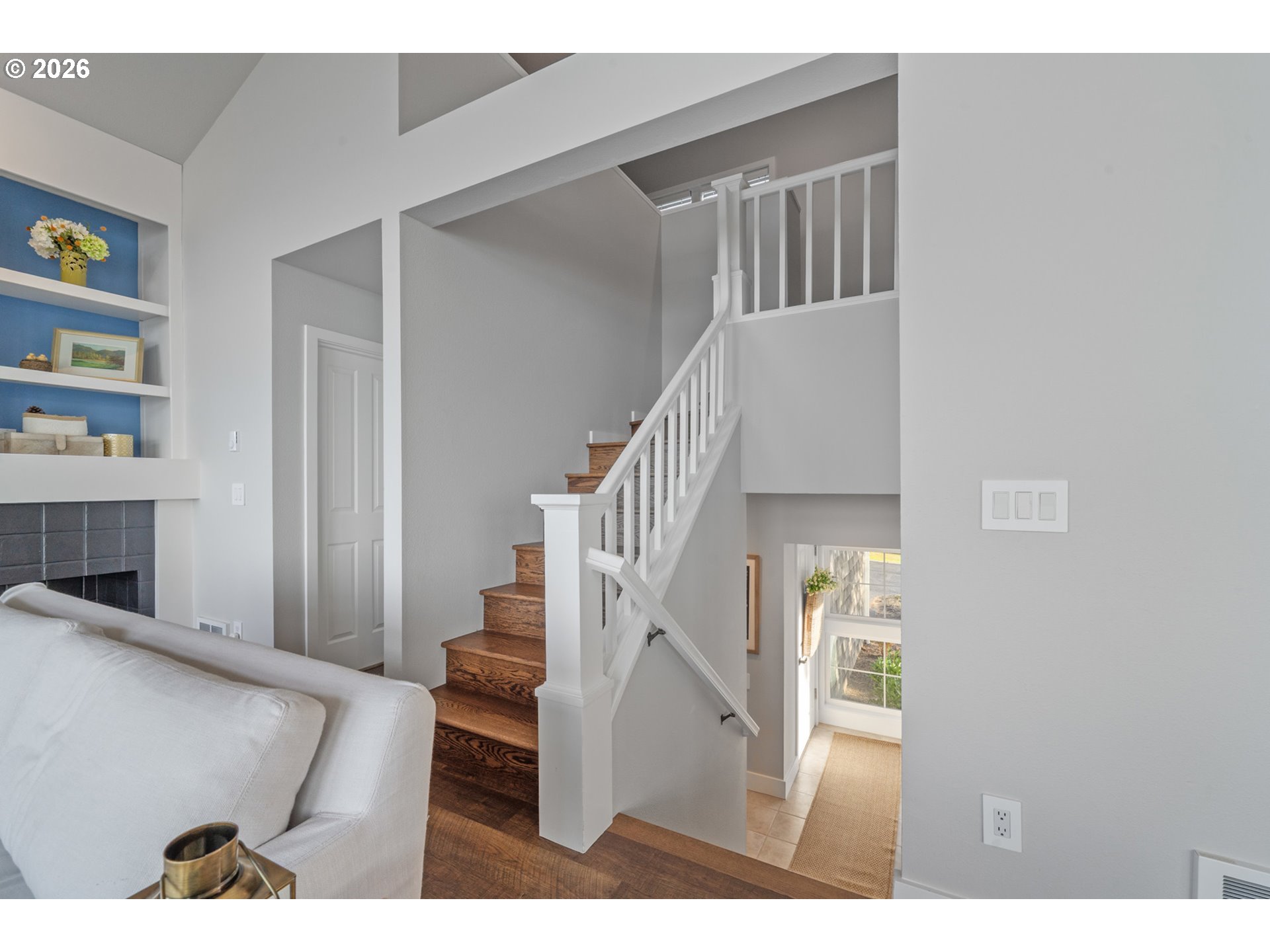 355 Promontory Lane Oceanside, OR 97141 - Photo 19 of 48 a view of entryway and hall
