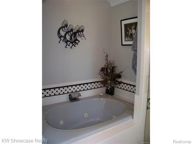 47200 West 11 Mile Road Novi, MI 48374 - Photo 32 of 62 Jetted Tub For those Chilly Winter Evenings.