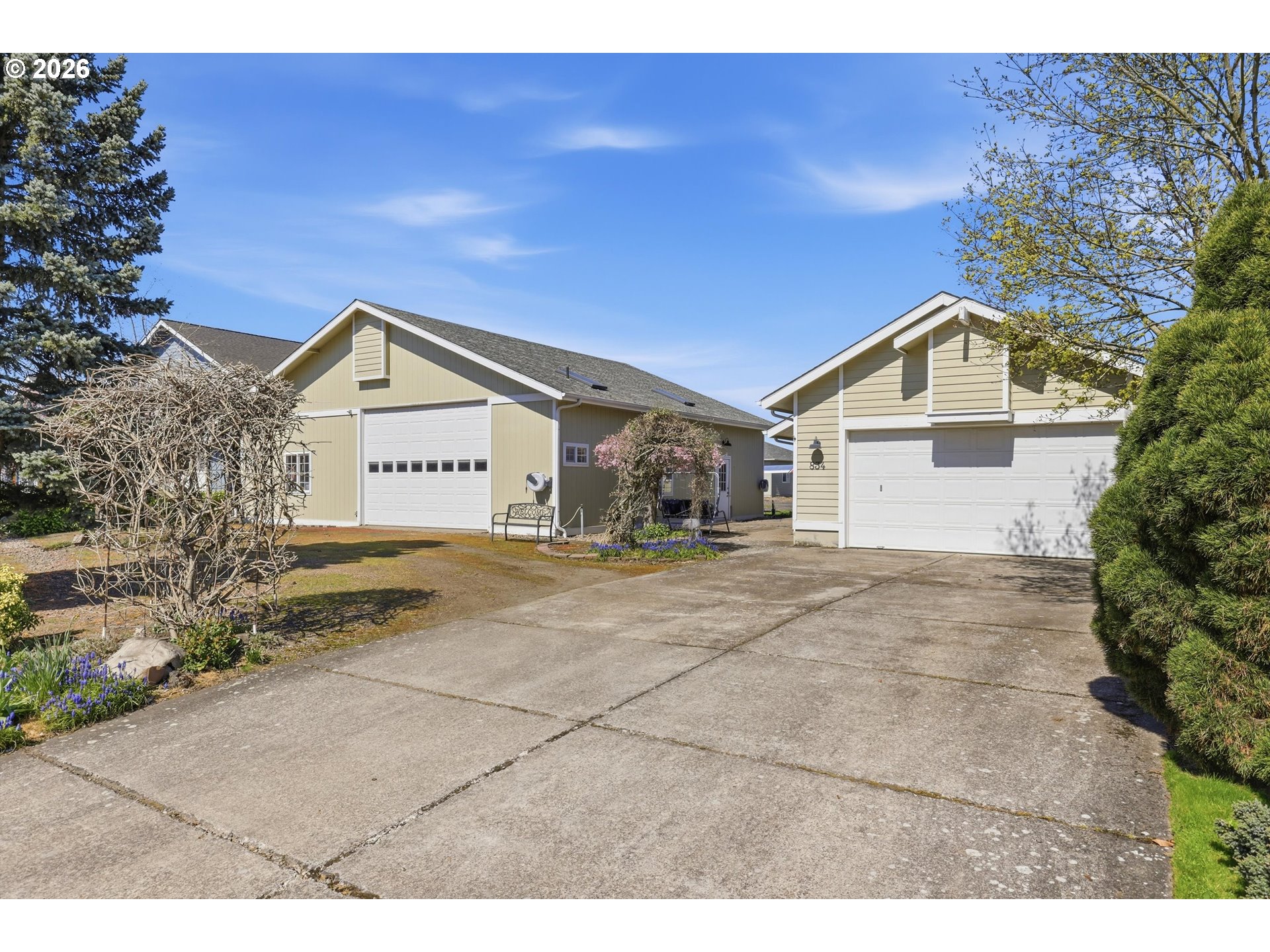 834 Cessna Street Independence, OR 97351 - Photo 2 of 33