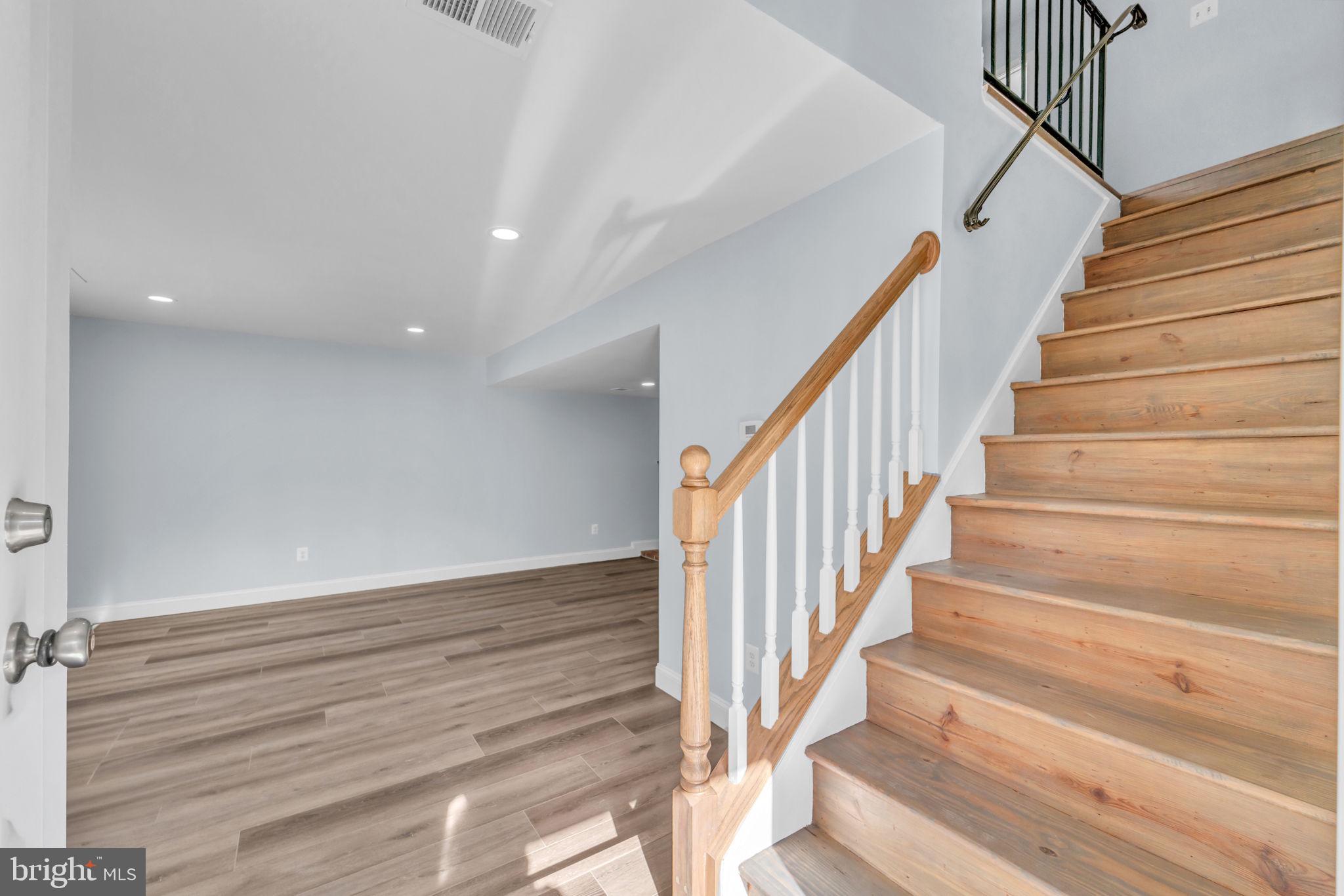 13314 Apgar Place Herndon, VA 20170 - Photo 3 of 39 a view of entryway