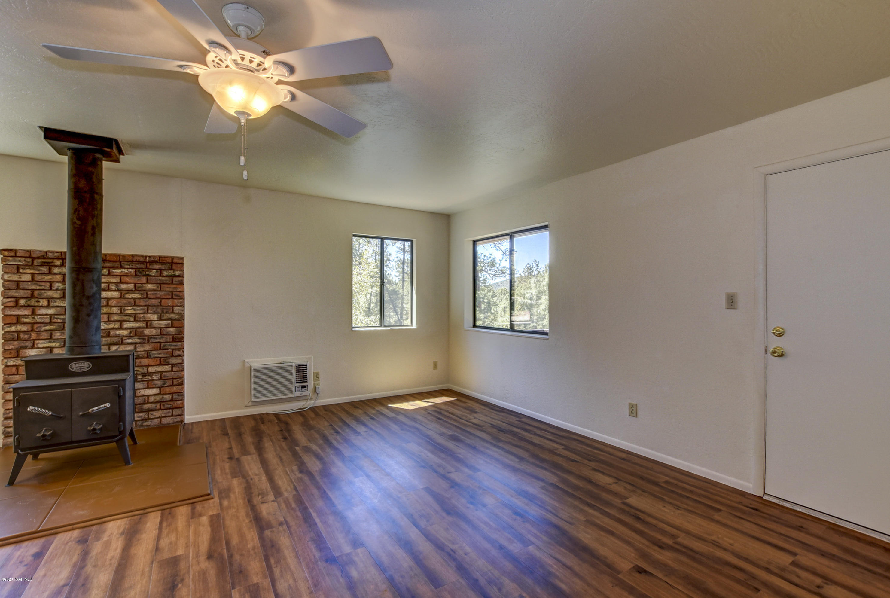 4574 South Wilder Road Prescott, AZ 86303 - Photo 6 of 23 Living Room 1