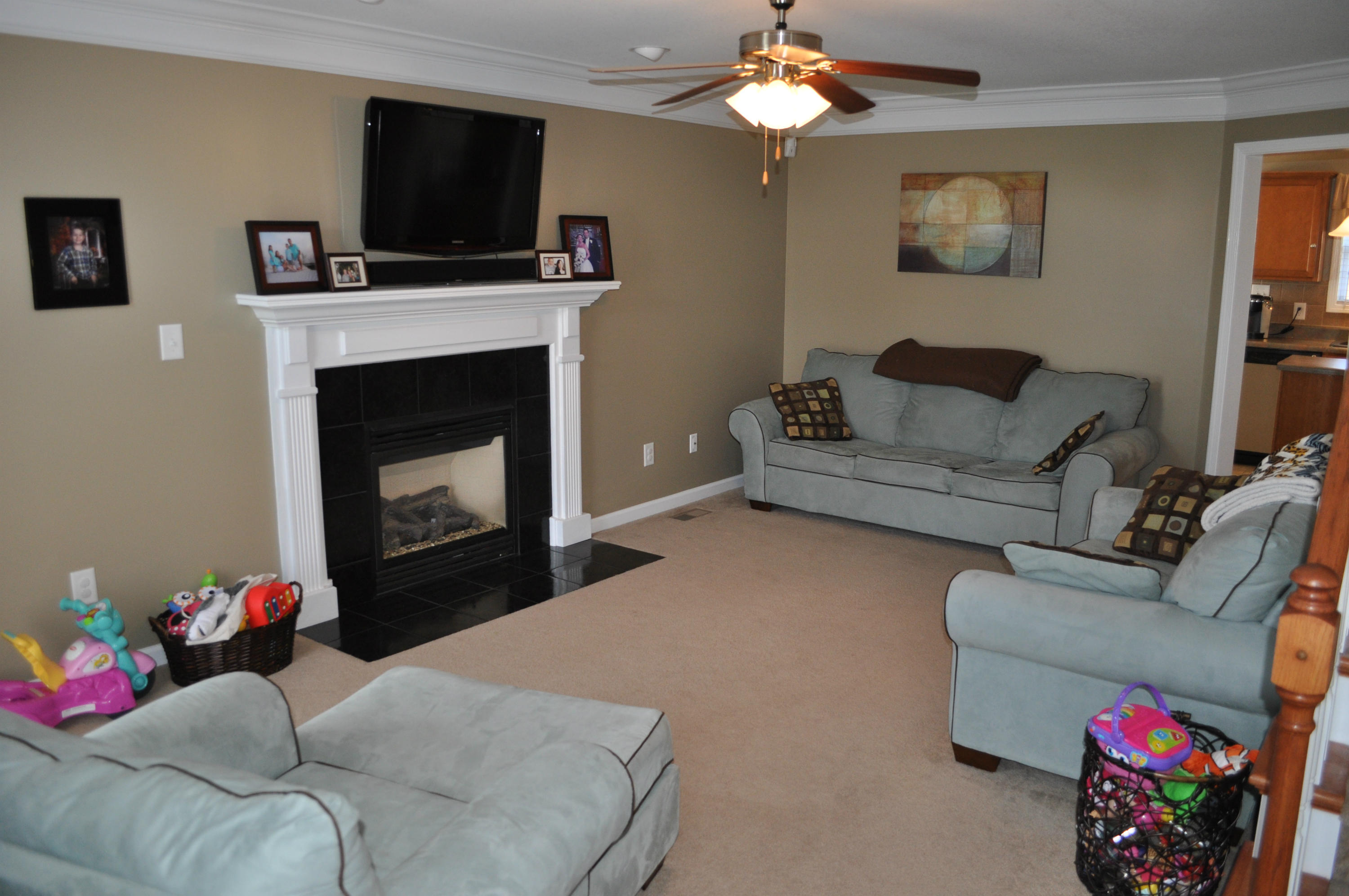 5523 Golden Gate Road Knoxville, TN 37918 - Photo 3 of 21 3 Family Room