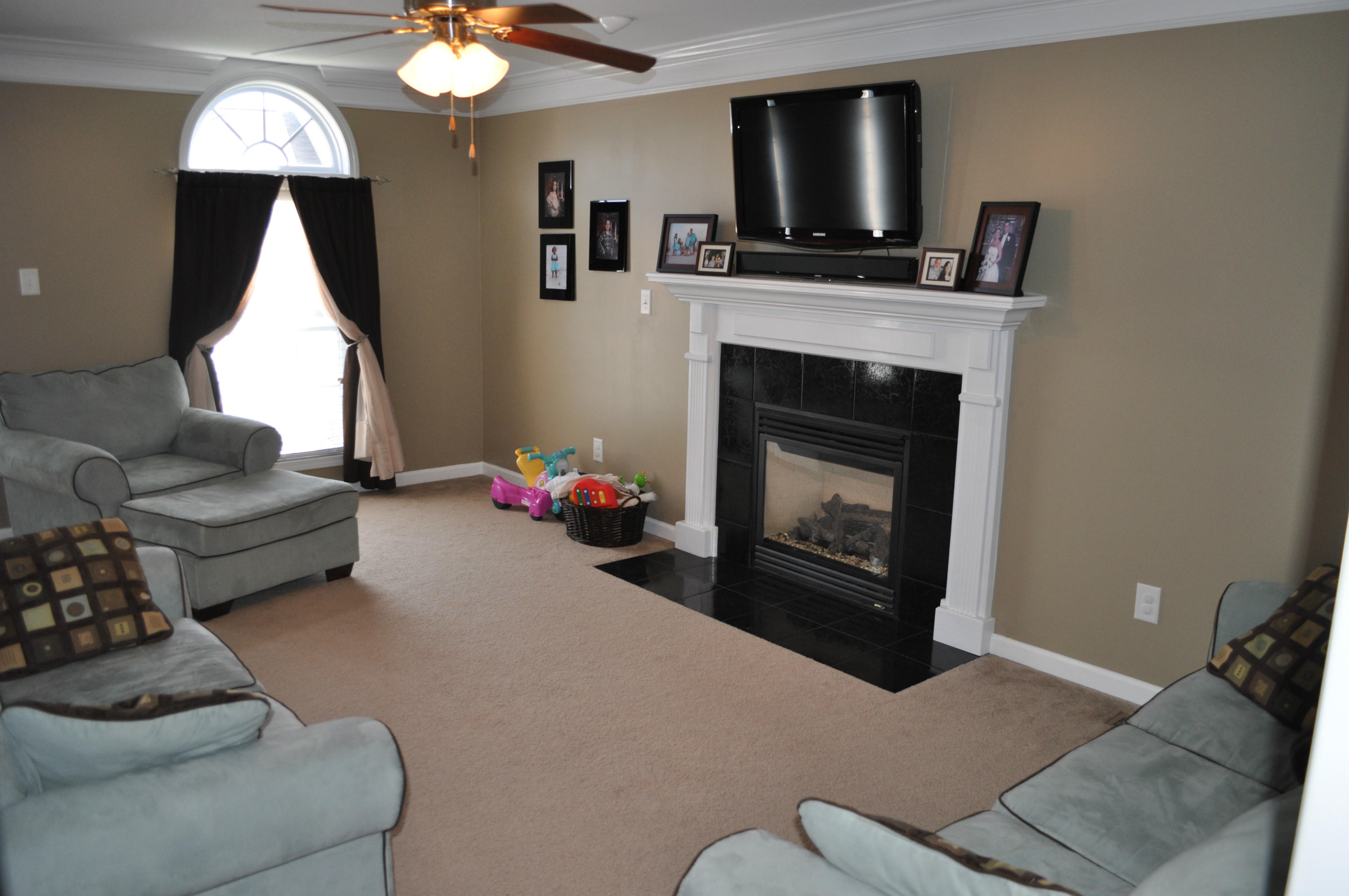 5523 Golden Gate Road Knoxville, TN 37918 - Photo 4 of 21 4 Family Room