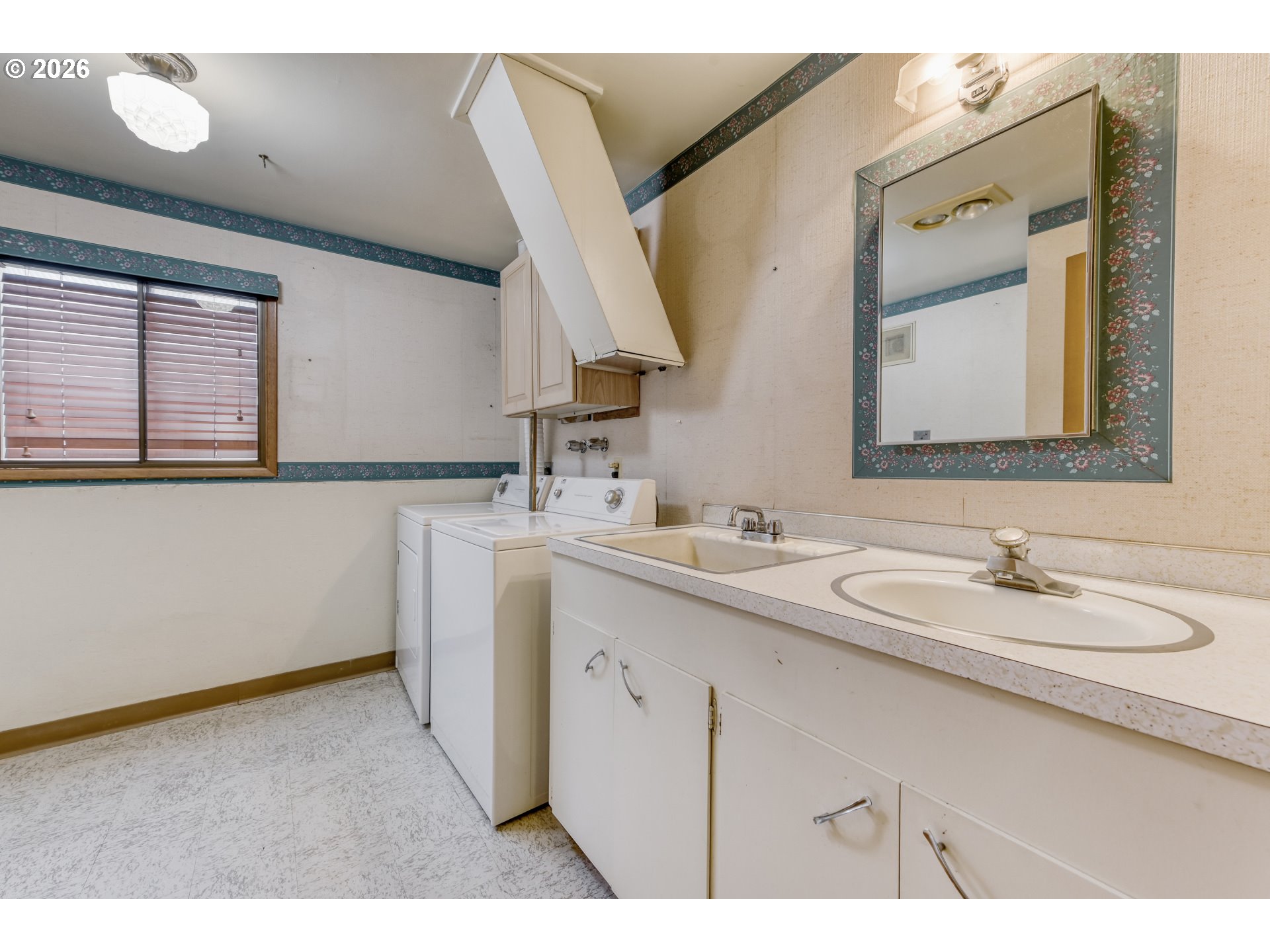 7040 Southwest 2nd Avenue Portland, OR 97219 - Photo 29 of 43