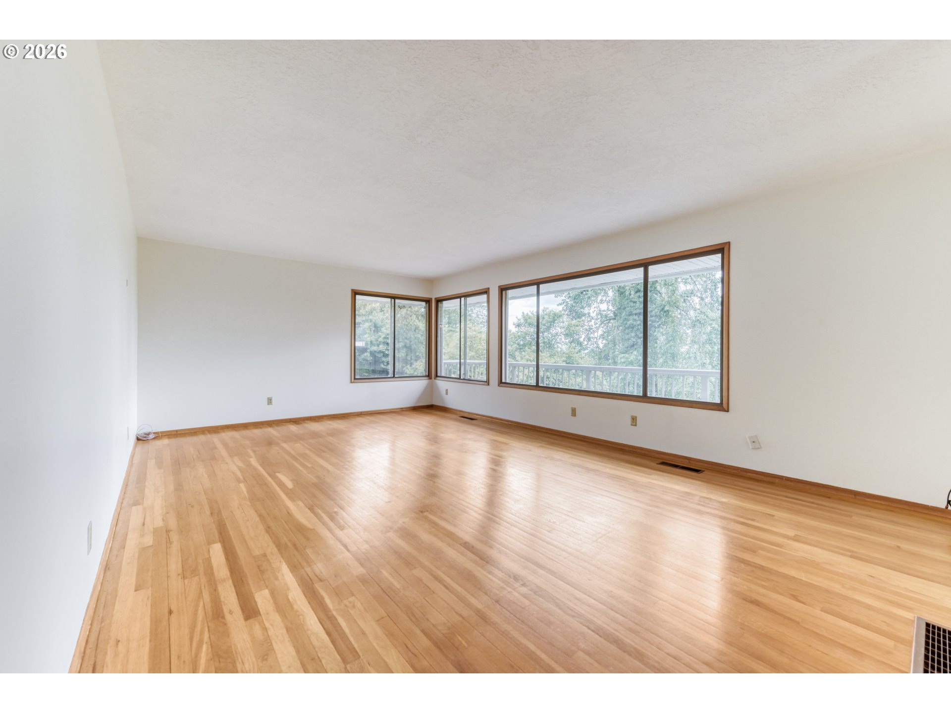 7040 Southwest 2nd Avenue Portland, OR 97219 - Photo 7 of 43