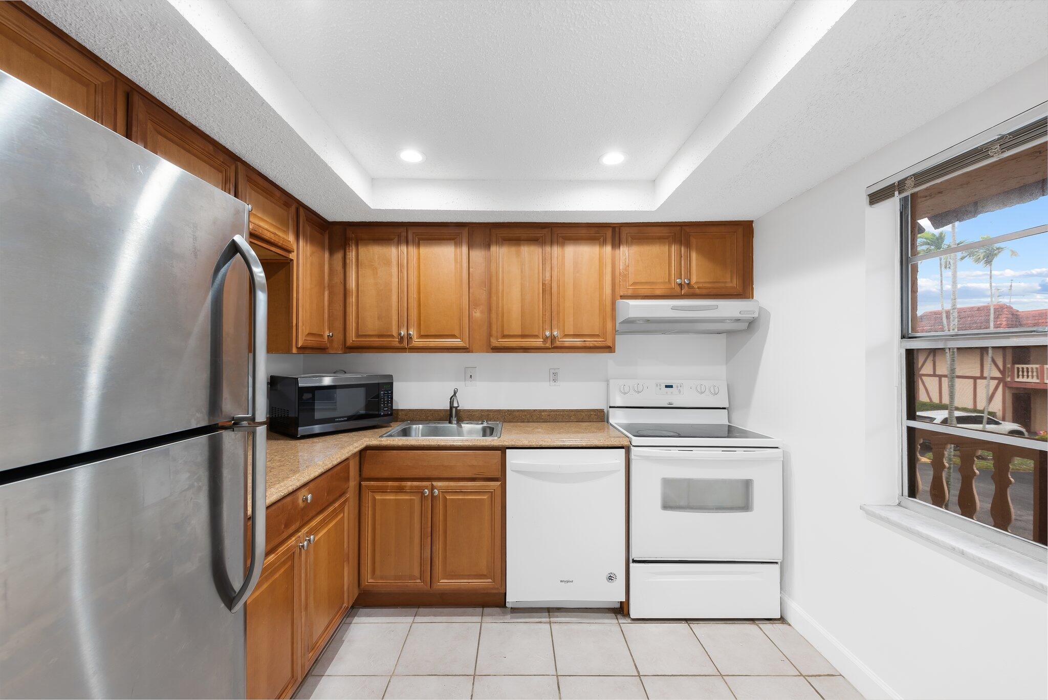 9374 Southwest 3rd Street, Unit 721 Boca Raton, FL 33428 - Photo 2 of 22 Kitchen