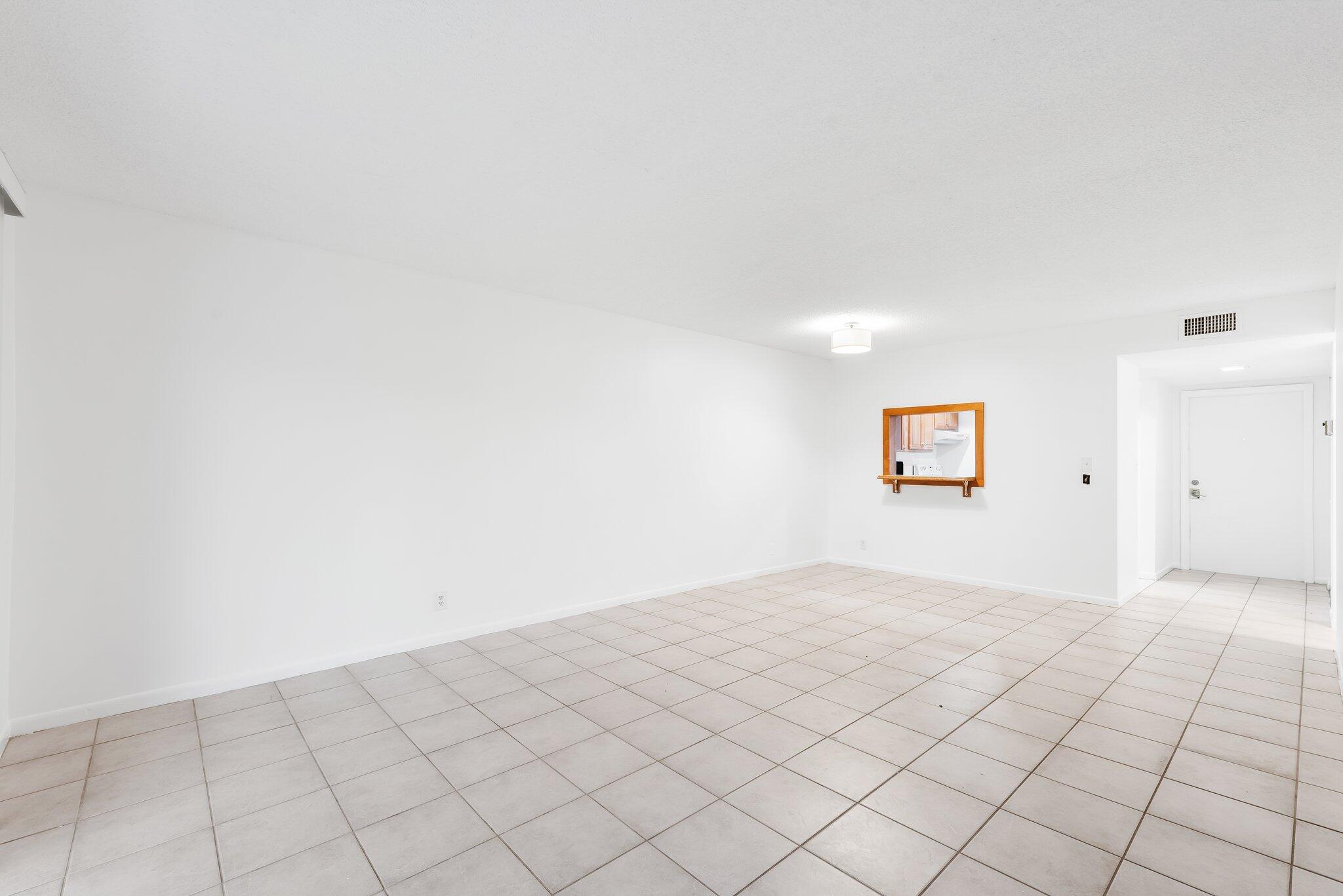 9374 Southwest 3rd Street, Unit 721 Boca Raton, FL 33428 - Photo 4 of 22 Living/Dining