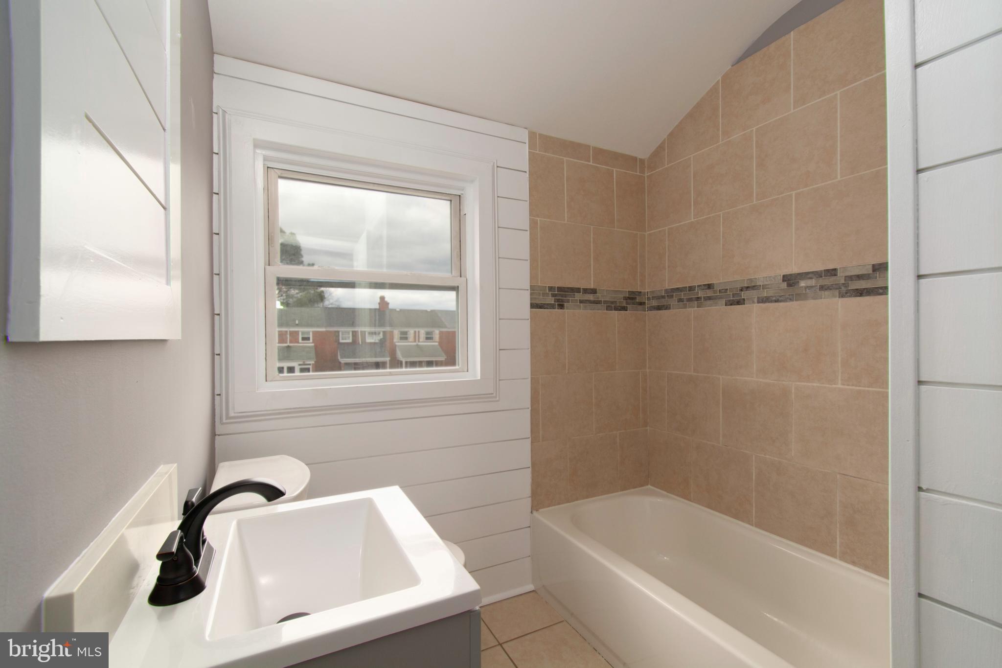 8041 Kimberly Road Dundalk, MD 21222 - Photo 14 of 23 Full Hall Bath