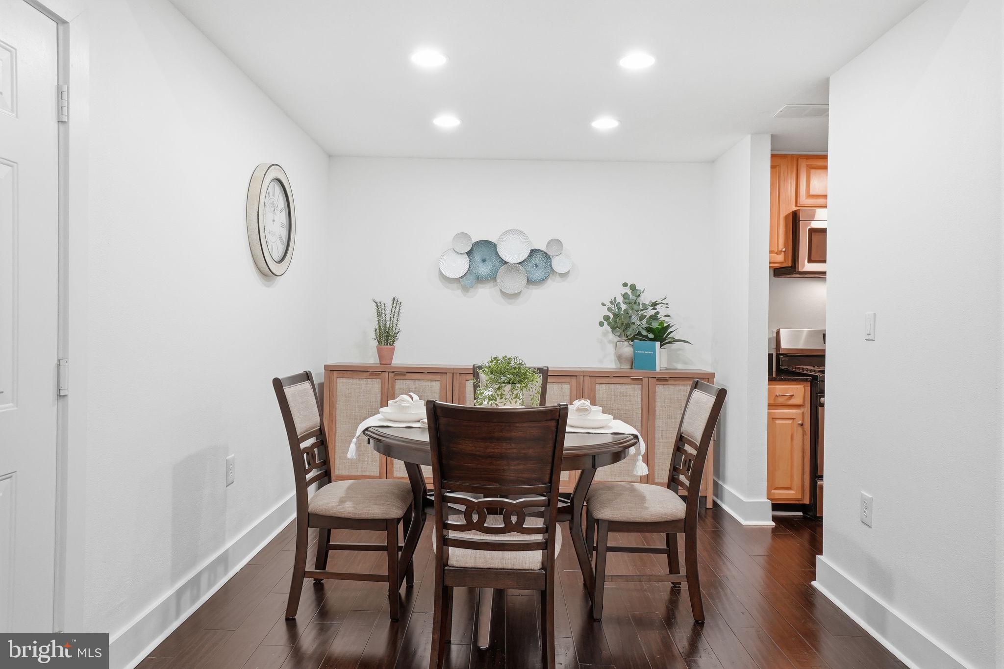 20960 Timber Ridge Terrace, Unit 303 Ashburn, VA 20147 - Photo 6 of 32 Dining room