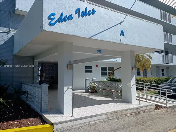 $2,000 | 3551 Northeast 169th Street, Unit 310, North Miami Beach, FL 33160
