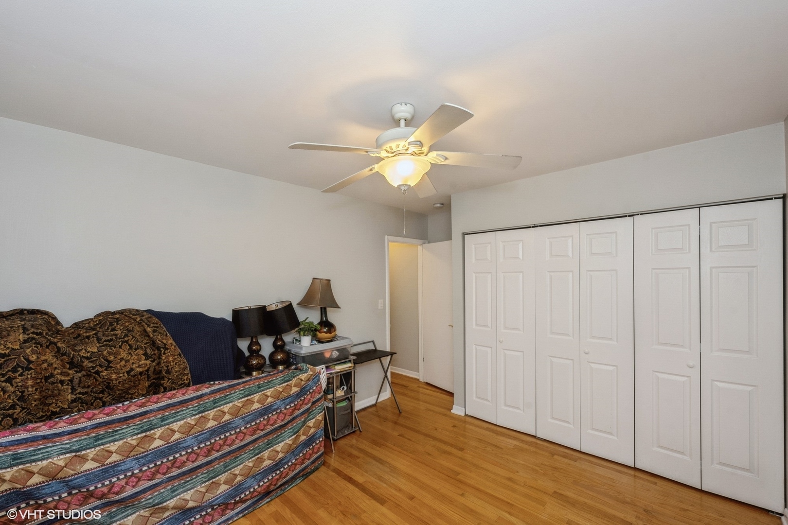 8161 Niles Center Road, Unit 3A Skokie, IL 60077 - Photo 7 of 12 a living room with furniture