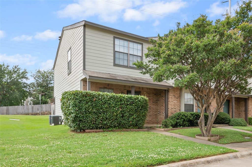 700 West Collins Street Denton, TX 76201 - Photo 3 of 36 Corner unit with covered porch and back yard patio