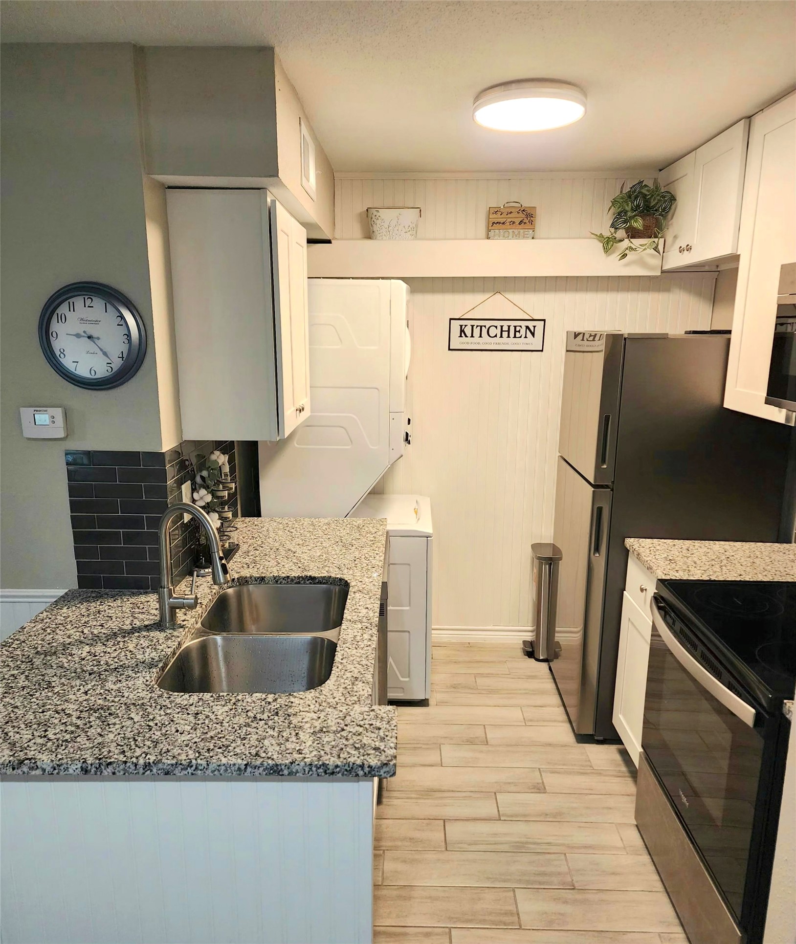 13151 Walden Road, Unit 175 Montgomery, TX 77356 - Photo 2 of 6 A great kitchen with washer/dryer, range and refrigerator. Granite counter tops a must.