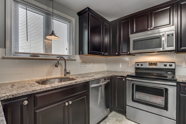 89 Beacon Street Reading, MA 01867 - Photo 8 of 13 Gallery Image 8