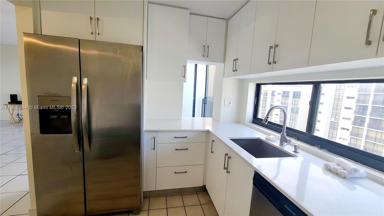 16909 North Bay Road, Unit 907 Sunny Isles Beach, FL 33160 - Photo 5 of 21