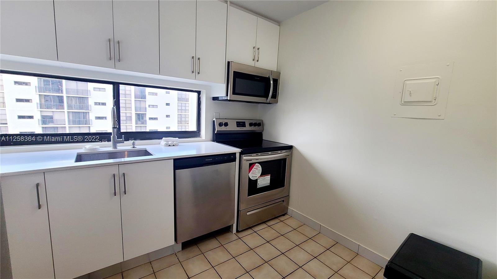 16909 North Bay Road, Unit 907 Sunny Isles Beach, FL 33160 - Photo 6 of 21