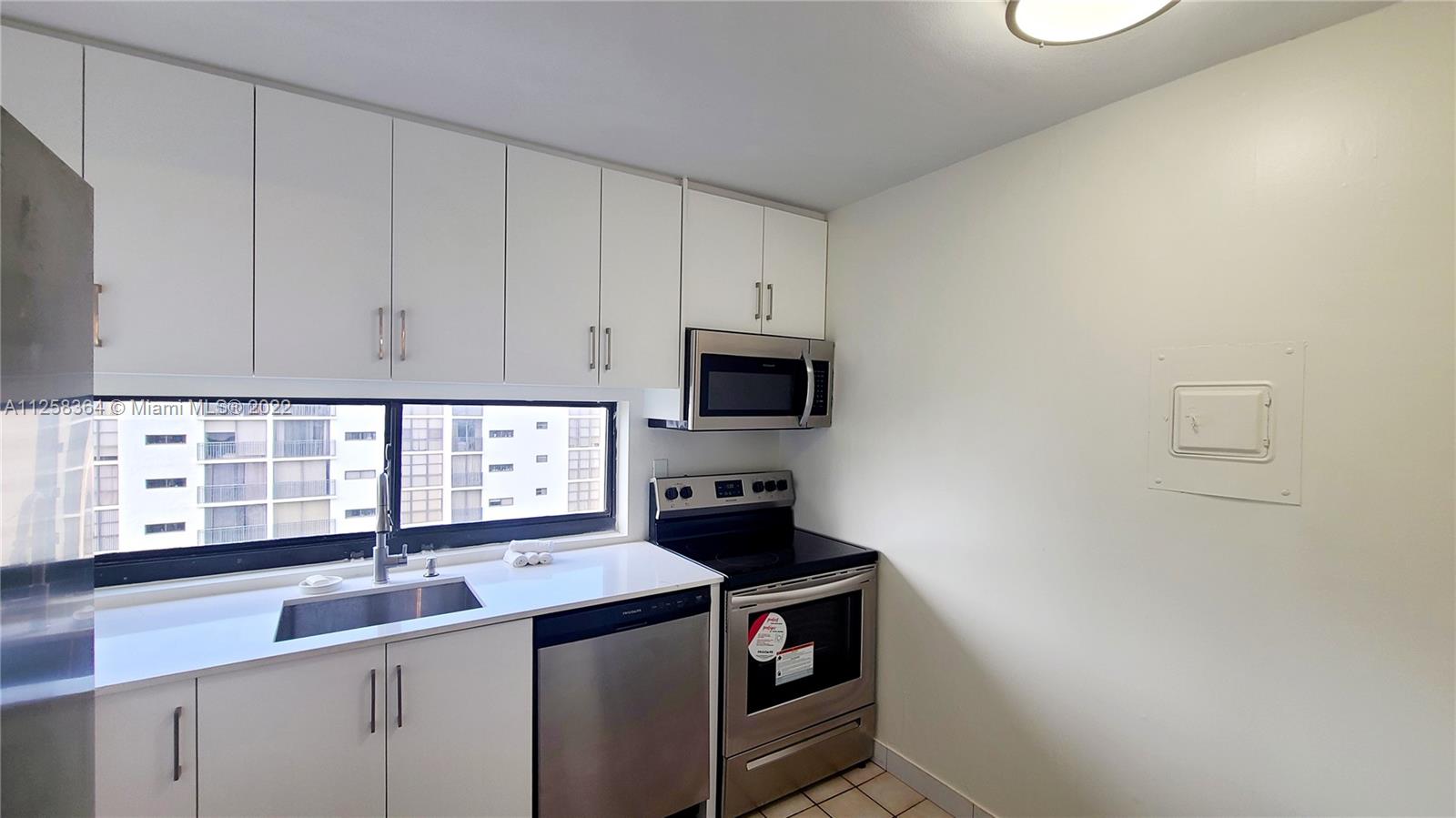 16909 North Bay Road, Unit 907 Sunny Isles Beach, FL 33160 - Photo 8 of 21