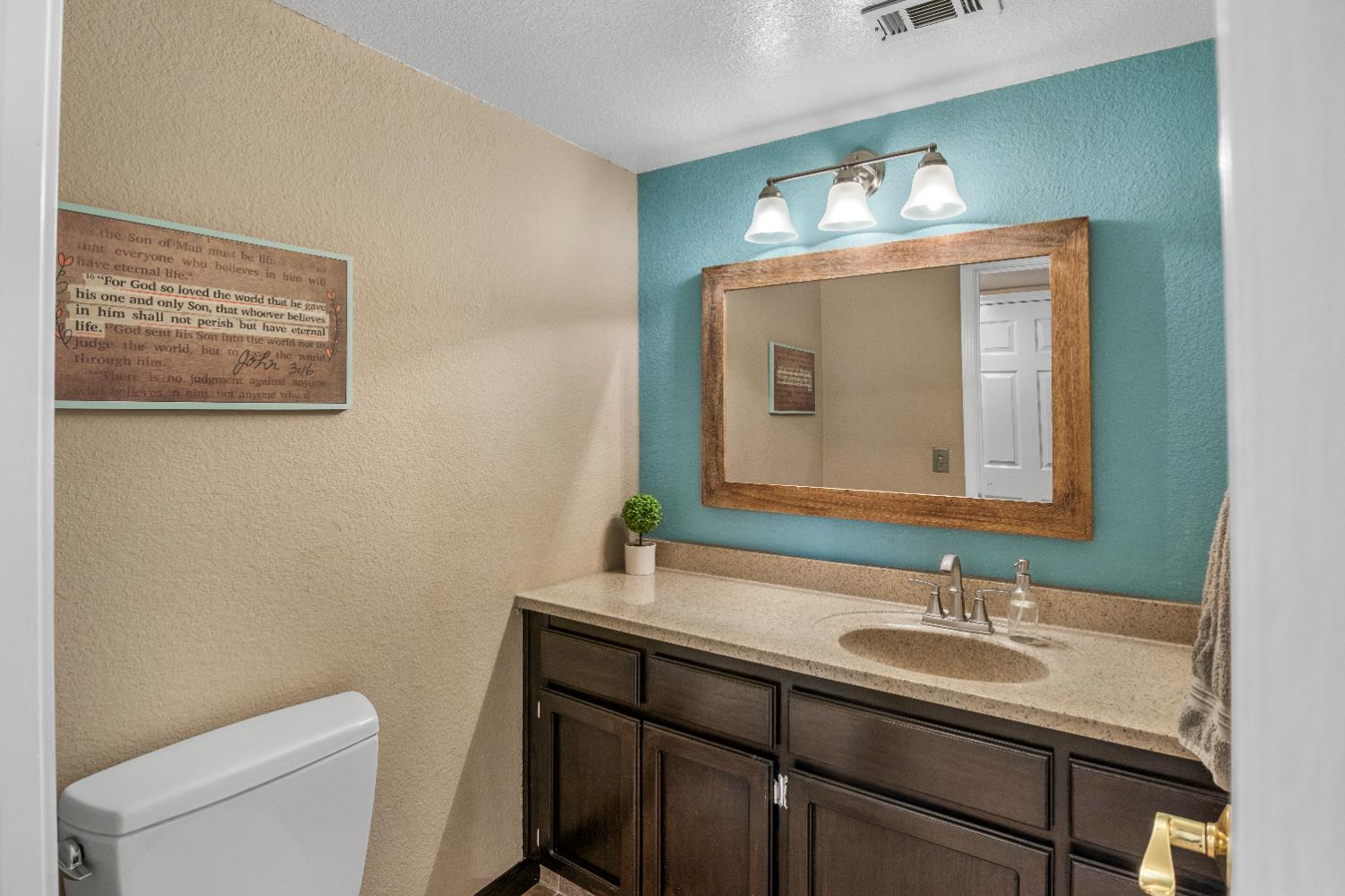 1057 Mission Ridge Drive Manteca, CA 95337 - Photo 25 of 49 Ground floor half bath for guests.