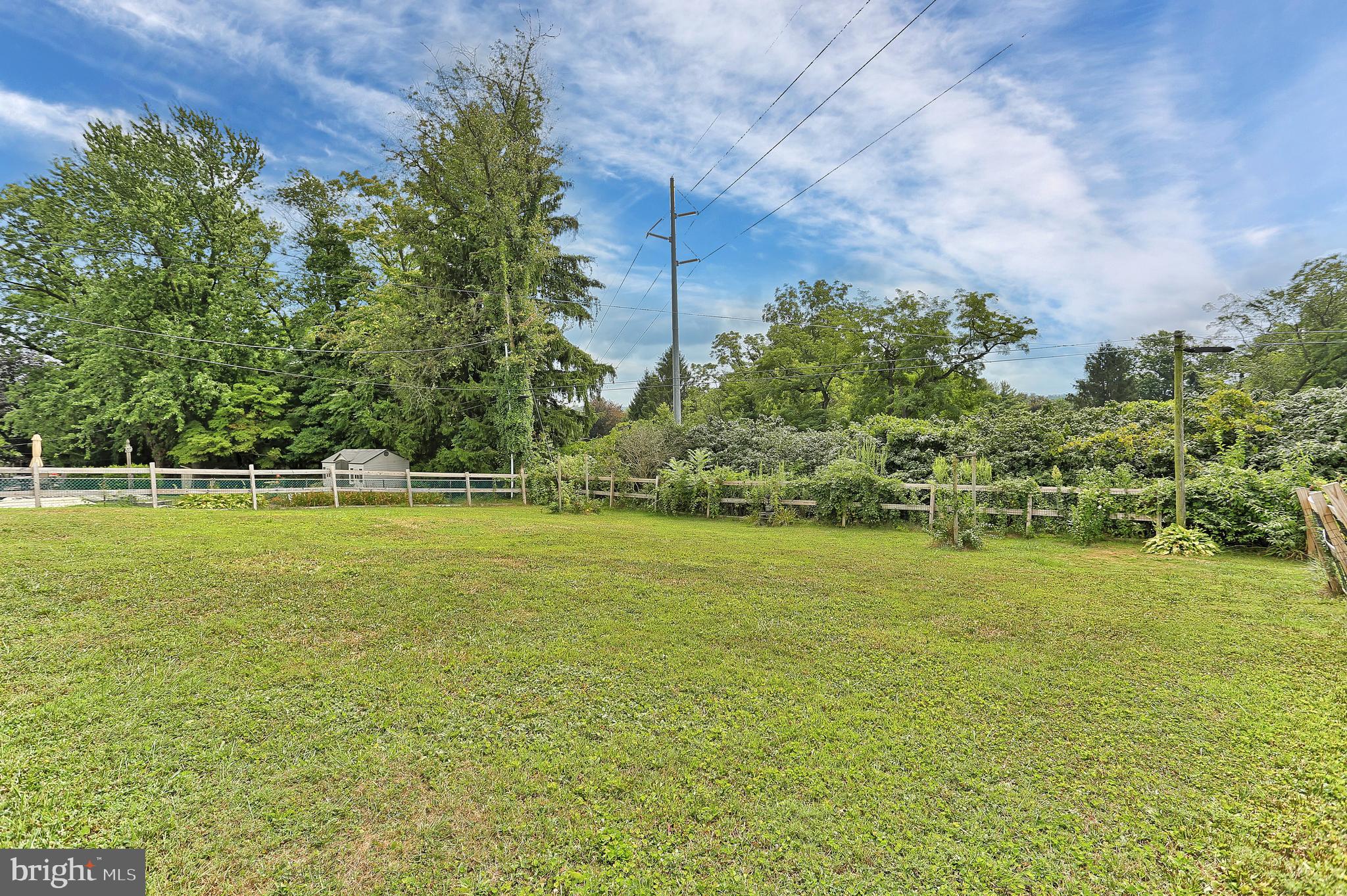 392 Waters Road York, PA 17403 - Photo 40 of 43 a view of a green yard