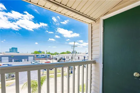 $89,500 | 2330 Edenborn Avenue, Unit 301, Metairie, LA 70001