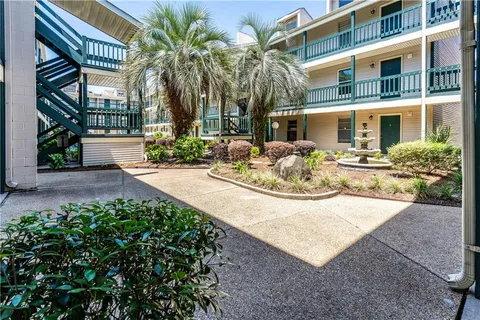$89,500 | 2330 Edenborn Avenue, Unit 301, Metairie, LA 70001
