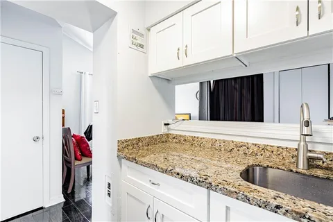 $89,500 | 2330 Edenborn Avenue, Unit 301, Metairie, LA 70001