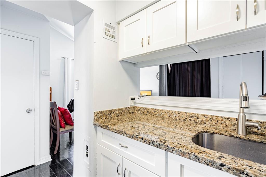 2330 Edenborn Avenue, Unit 301 Metairie, LA 70001 - Photo 10 of 27