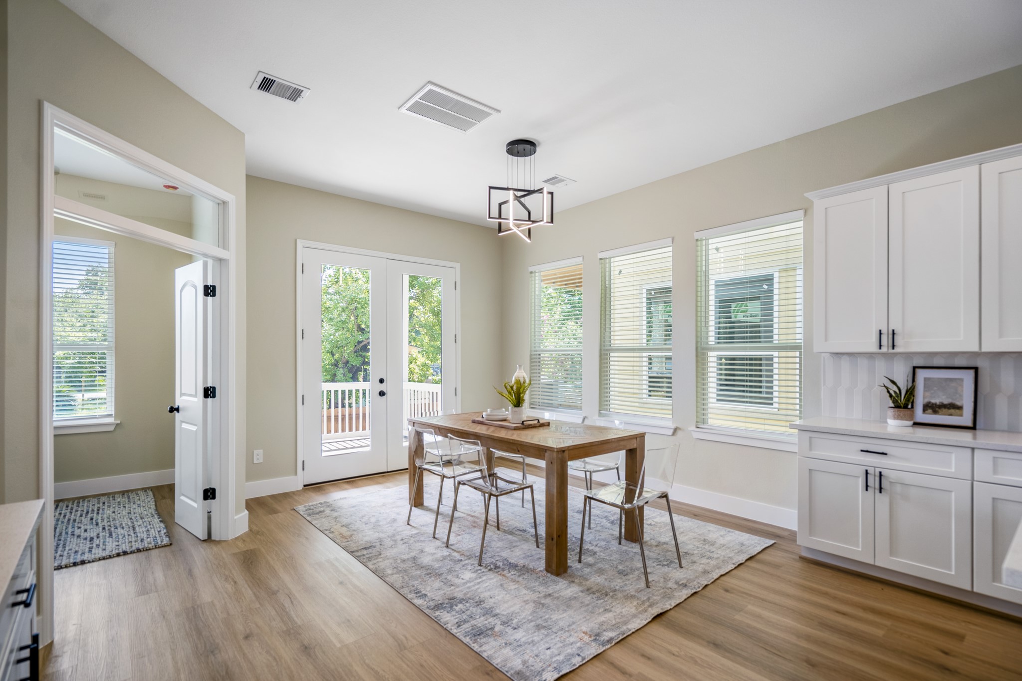 4101 East Rogers Street Houston, TX 77022 - Photo 17 of 42 a dining room with wooden floor and windows