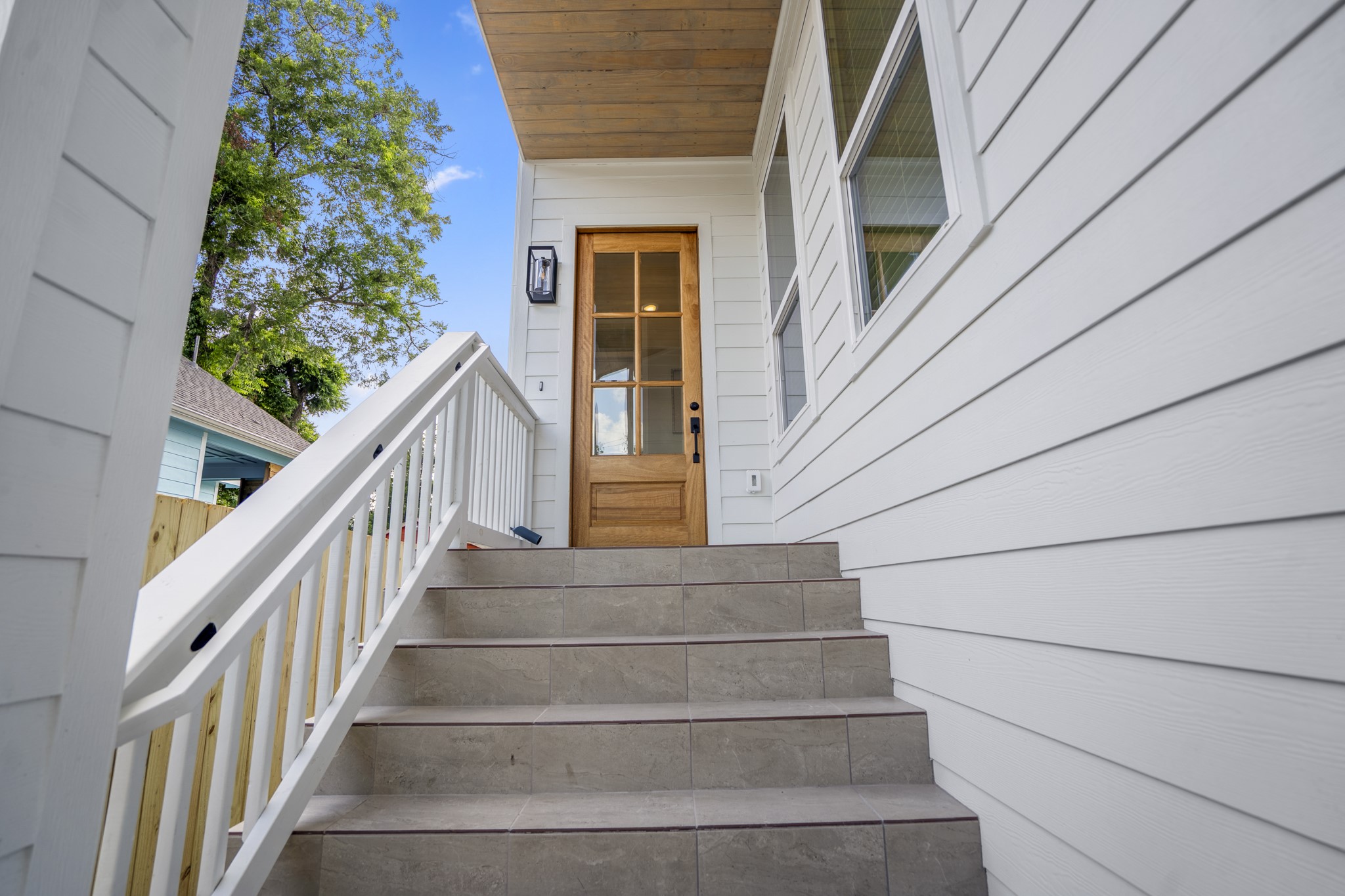 4101 East Rogers Street Houston, TX 77022 - Photo 3 of 42 a view of entryway