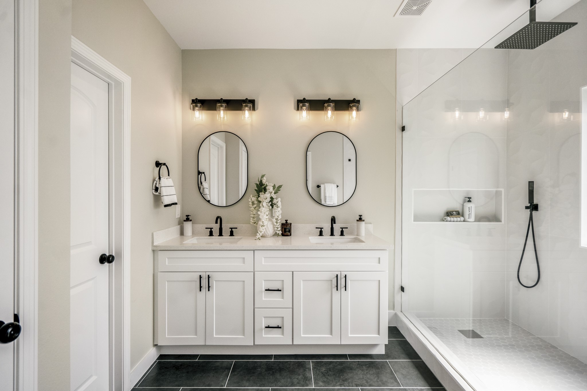 4101 East Rogers Street Houston, TX 77022 - Photo 33 of 42 a bathroom with a sink a toilet and a mirror