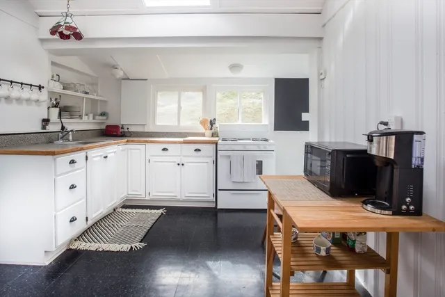 $2,300 | 43 Bayview Road, Ipswich, MA 01938