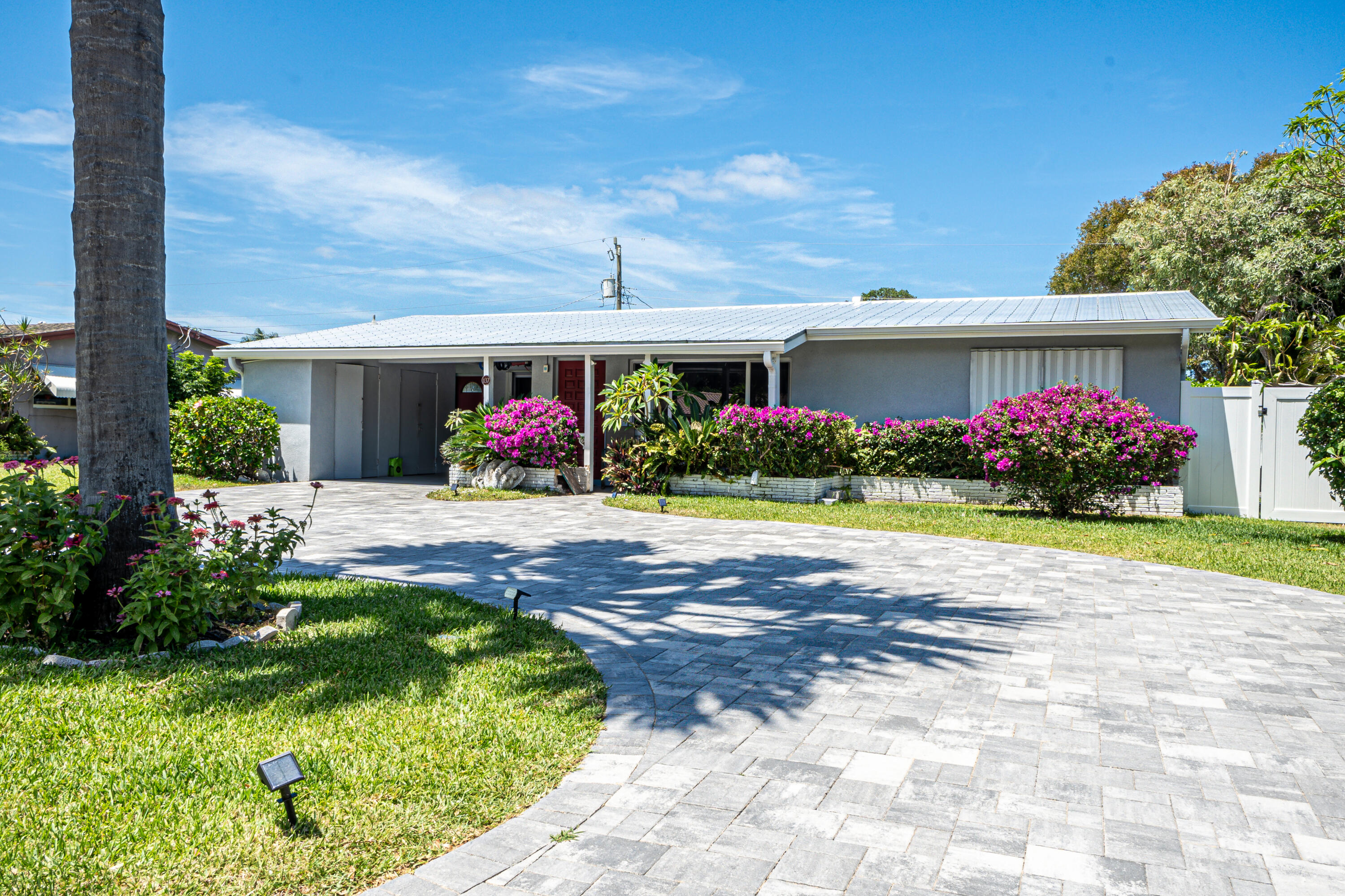 137 Northwest 7th Street Boca Raton, FL 33432 - Photo 2 of 13 137 NW 7th st Frontyard 2