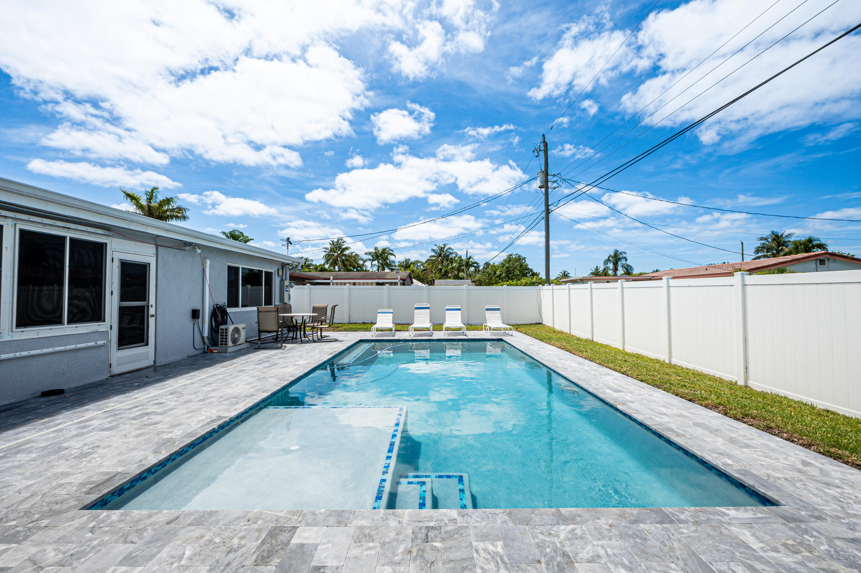 137 Northwest 7th Street Boca Raton, FL 33432 - Photo 8 of 13 137 NW 7th street Pool Facing west