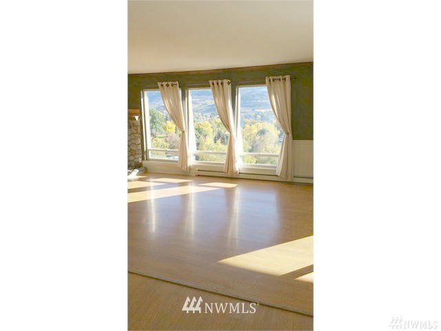 902 West Parkview Road Chelan, WA 98816 - Photo 4 of 13 Gallery Image 4