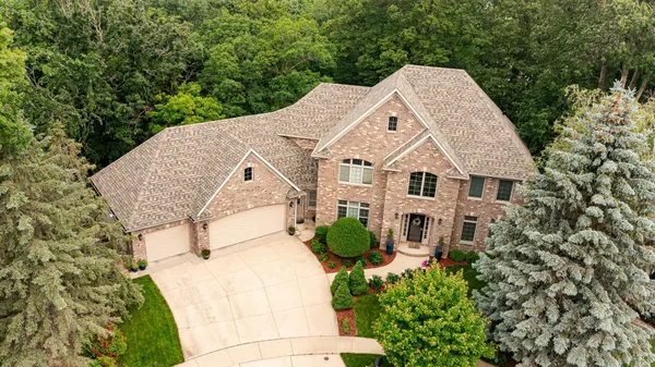 $975,000 | 1103 Baihly Heights Lane Southwest, Rochester, MN 55902