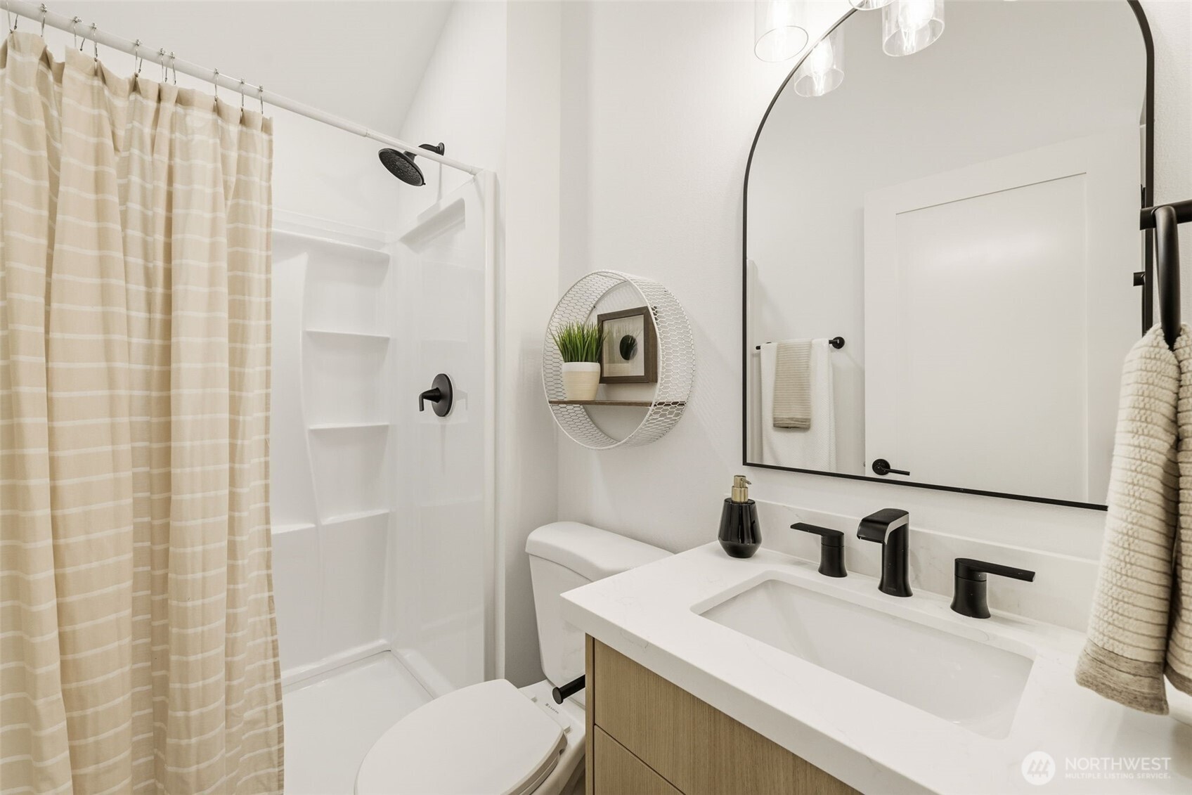 9011 36th Avenue Southwest Seattle, WA 98126 - Photo 24 of 40