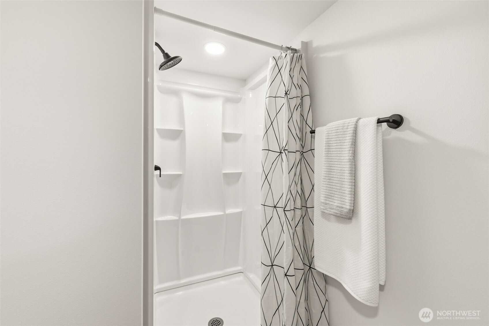 9011 36th Avenue Southwest Seattle, WA 98126 - Photo 35 of 40 a bathroom with a bathtub