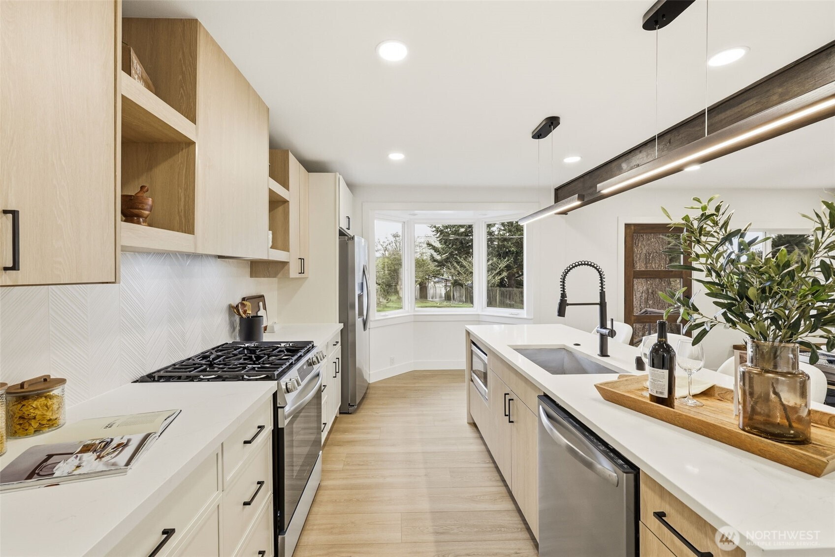 9011 36th Avenue Southwest Seattle, WA 98126 - Photo 7 of 40